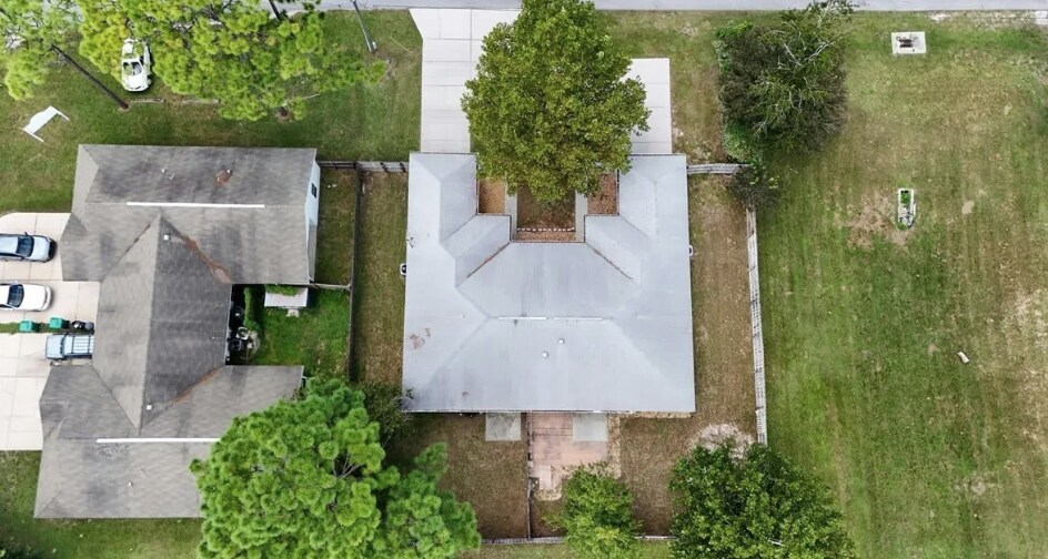 Building Photo - 2131 N Pine Cone Ave