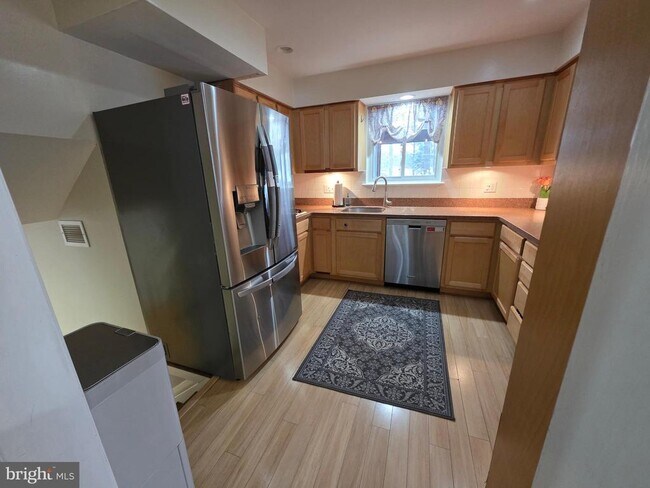 Building Photo - 8140 Drayton Ln