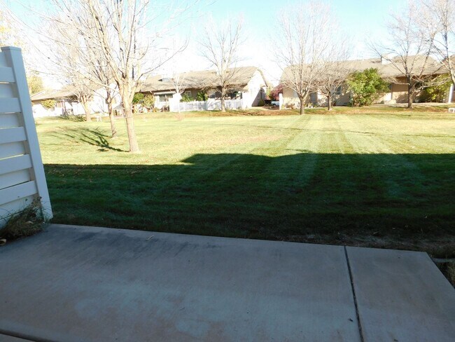 Building Photo - Quiet Neighborhood!