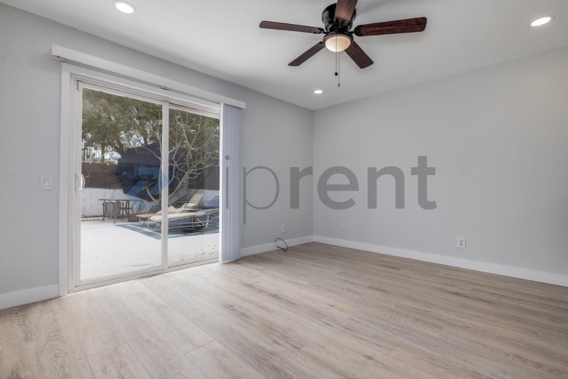 Building Photo - Unit