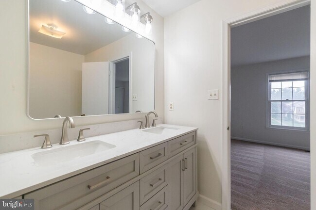 Building Photo - 3883 Zelkova Ct