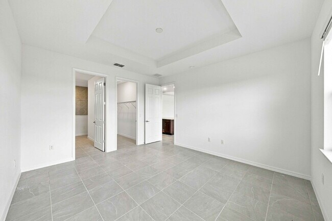 Building Photo - 5342 SW 71st Ave