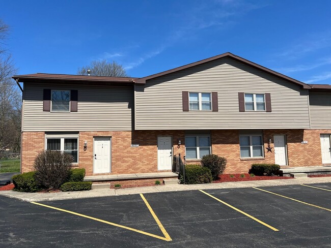 Building Photo - Spacious 2-BDR 1-BTH Townhouse in Holt