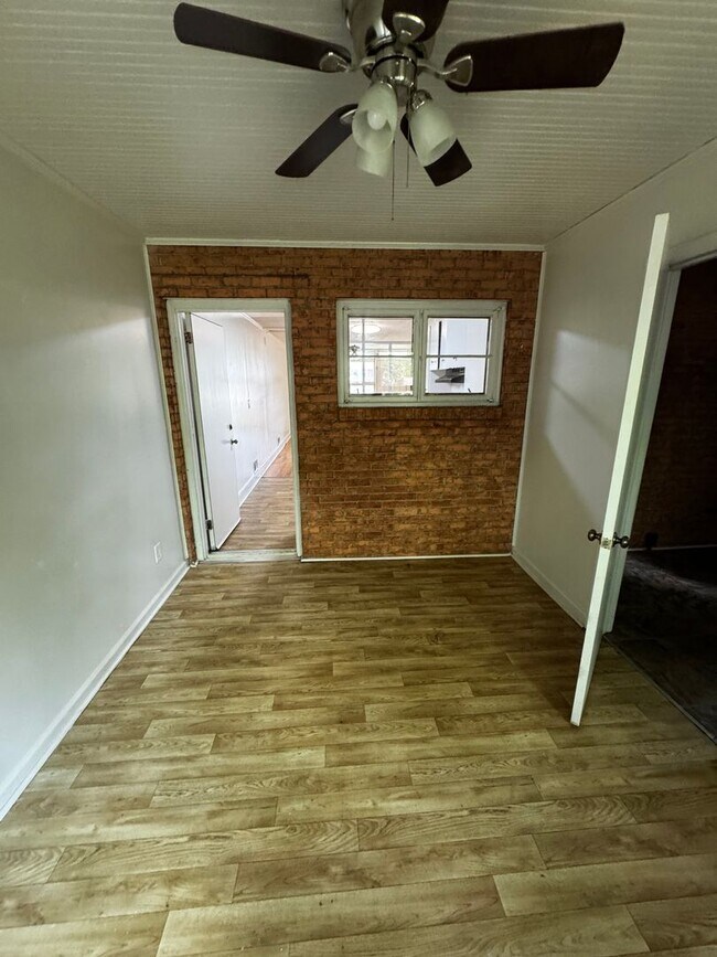 Building Photo - 2/1 Duplex with office space in Shelby, NC