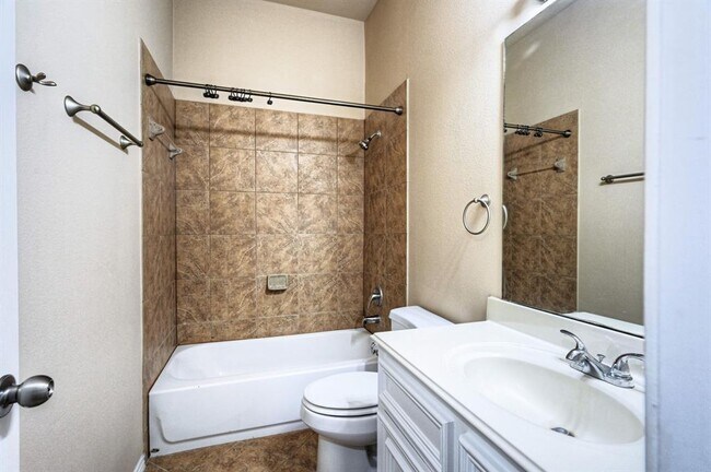 Building Photo - 4523 Long Creek Dr