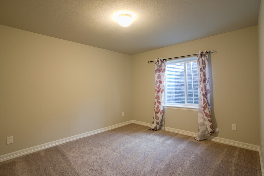 Building Photo - 9792 Fairway Glen Dr
