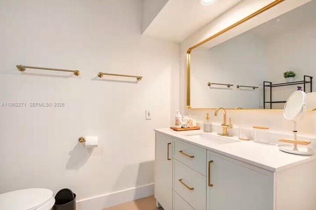 Building Photo - 636 Hibiscus Dr