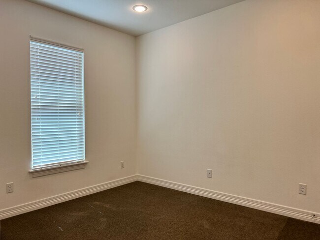 Building Photo - 2976 Elkton Trail