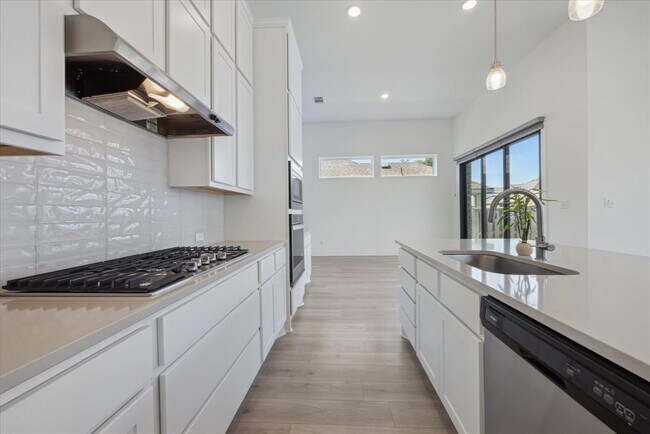 Building Photo - 1325 Kneehigh Ln
