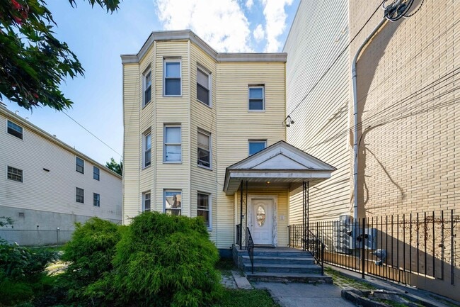 Building Photo - 63 Storms Ave