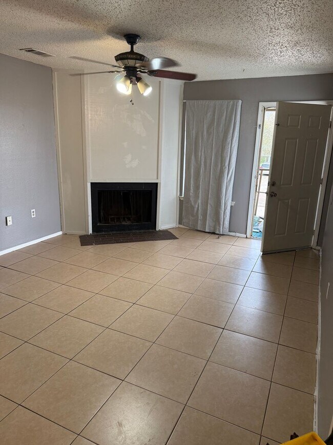 Building Photo - 8215 Skysail Ave