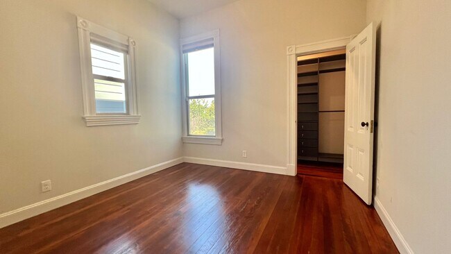 Building Photo - 696-694-29th