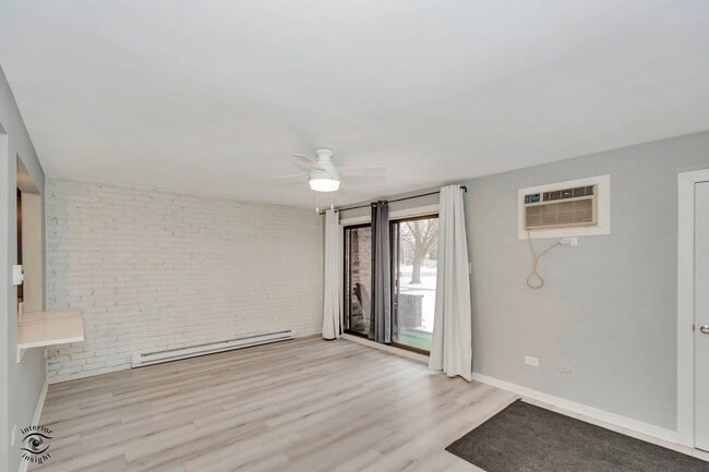 Building Photo - 7302 Blackstone Ave