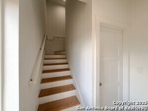 Building Photo - 2615 S Flores St