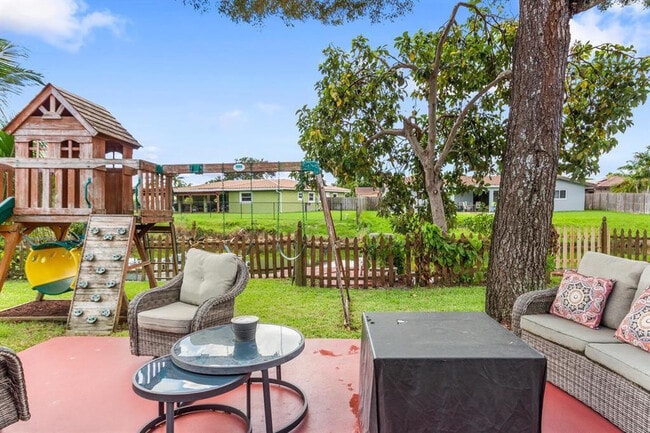 Building Photo - 6570 NW 24th Ct