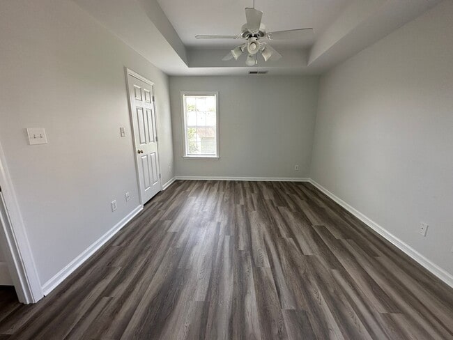 Building Photo - Charming Home