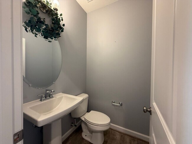 Building Photo - Great Condo On The Riverfront Golf Course