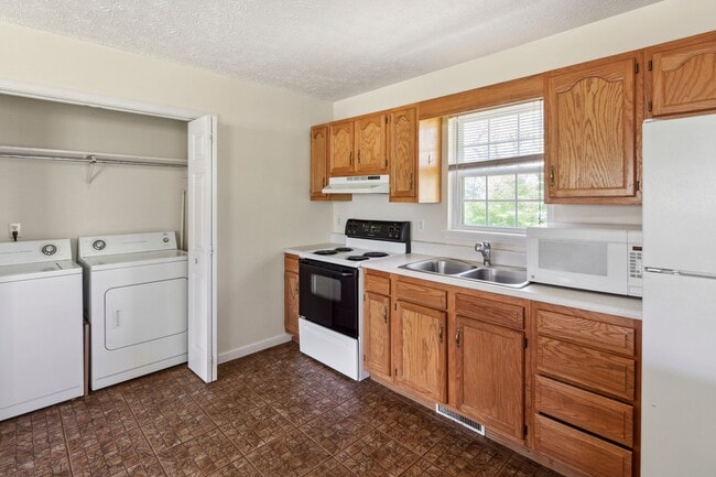 Building Photo - Black Mountain Duplex