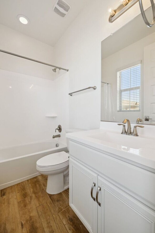 Building Photo - Modern 4-bedroom, 3.5-bathroom single-family home in the heart of North Tempe