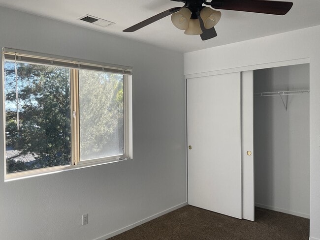 Building Photo - Sparks Family Home in Great Commuting and shopping Location