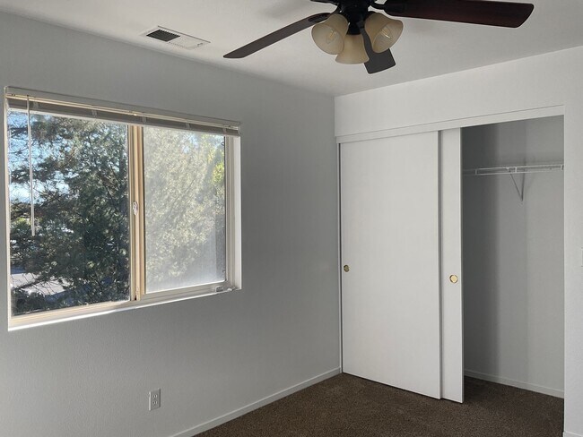 Building Photo - Sparks Family Home in Great Commuting and shopping Location with $1000 Move in Rent Credit!