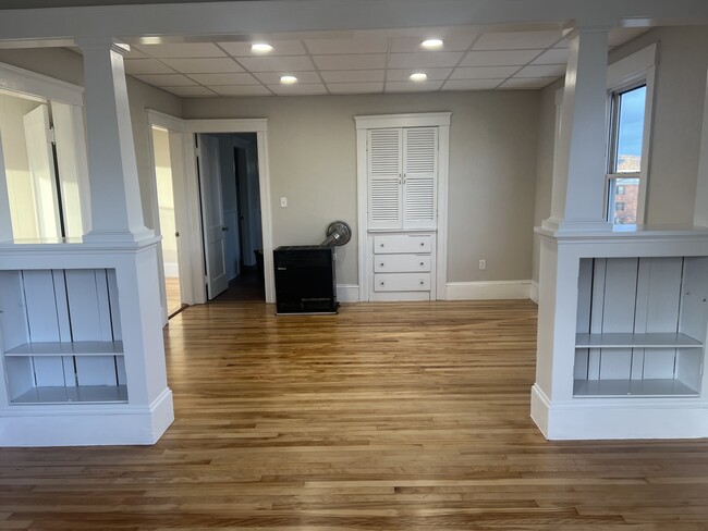 Living/dining room - 675 Franklin St