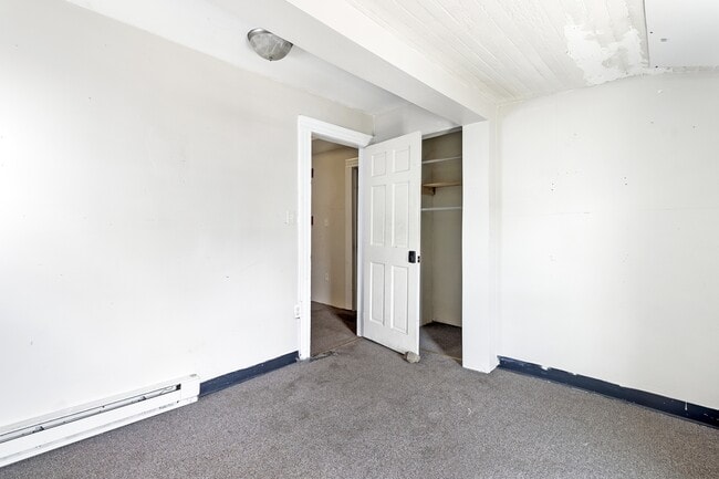 Building Photo - 385 Forest Ave
