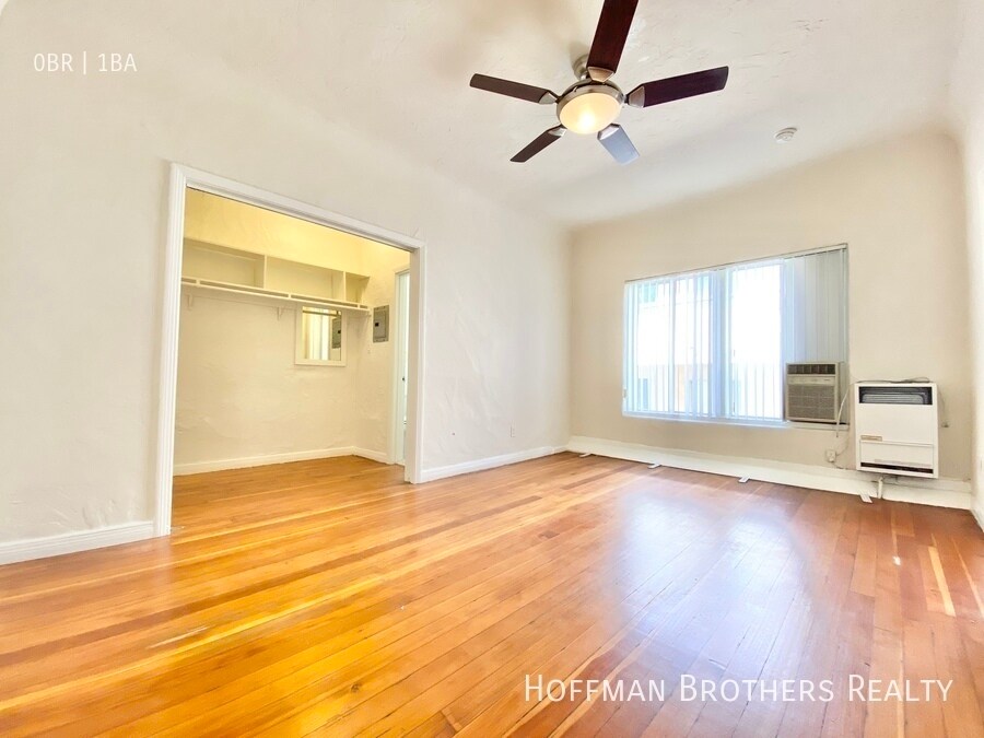 Building Photo - 4846 Rosewood Ave