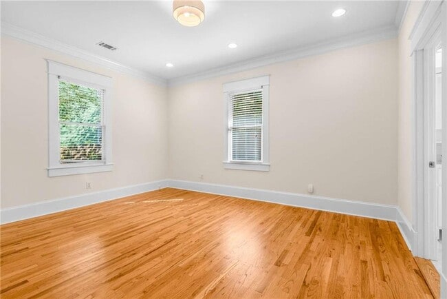 Building Photo - 288 Augusta Ave SE