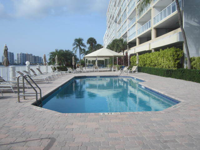 Building Photo - 17700 N Bay Rd