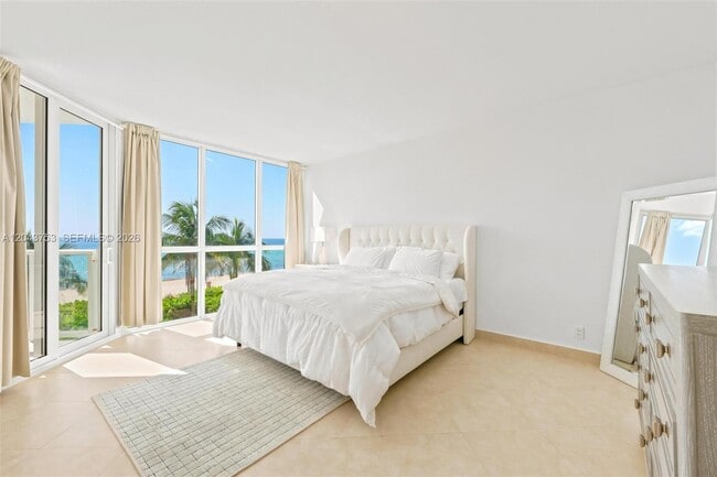 Building Photo - 16485 Collins Ave