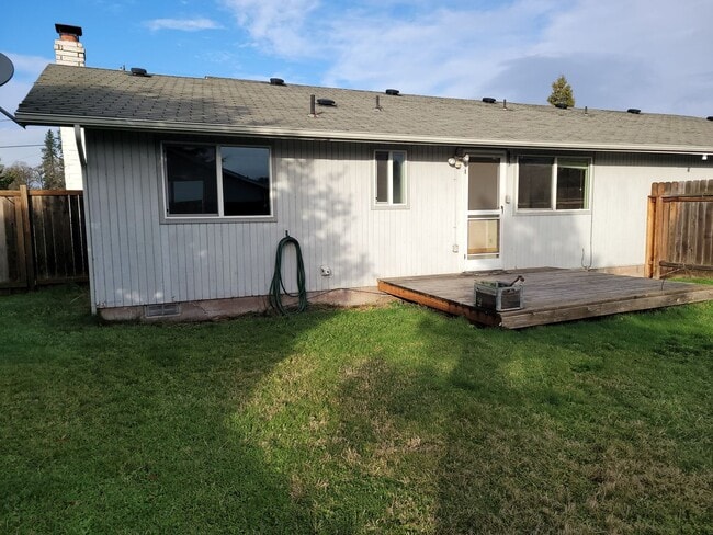 Building Photo - (KIE 1) 2-Bed, 1-Bath Duplex