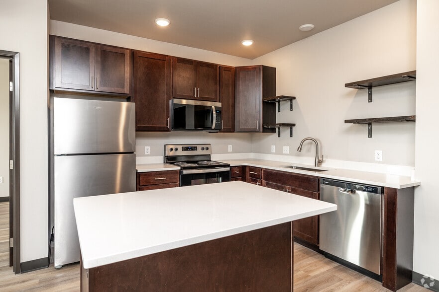 2BR, 2BA - 958SF - Kitchen - Brick Towne at Kettlestone
