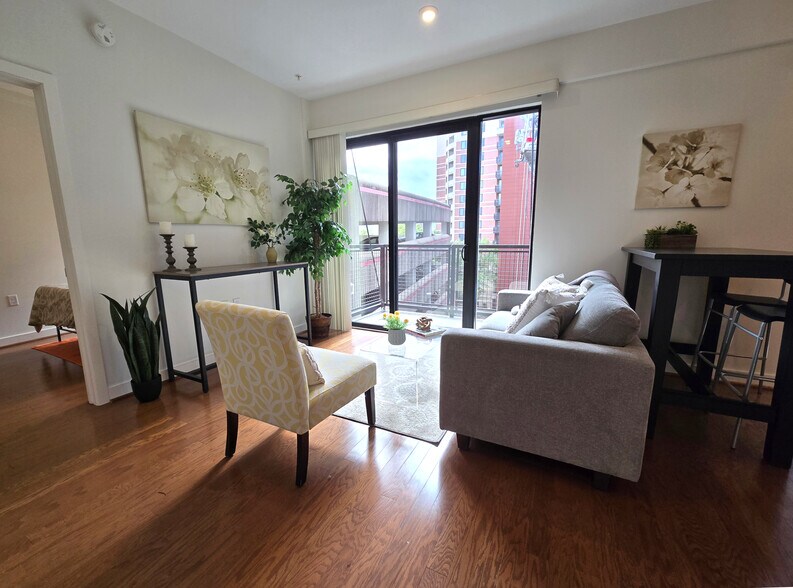 Living Area - 1320 Fenwick Ln