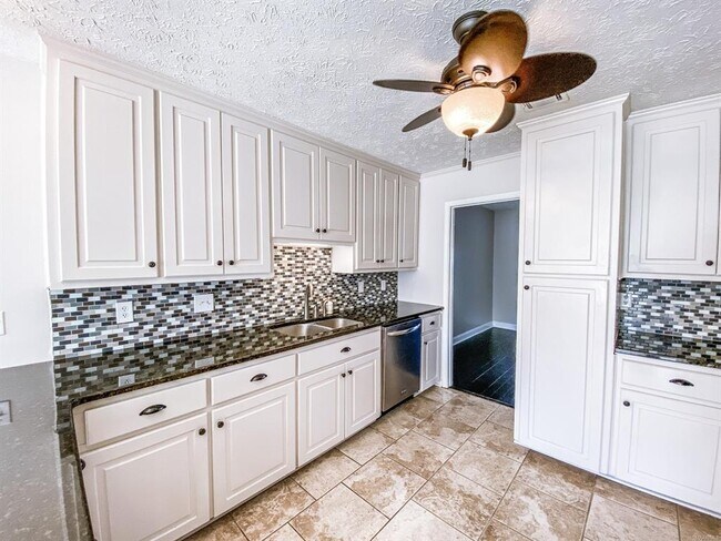 Building Photo - 122 Livingston Cir