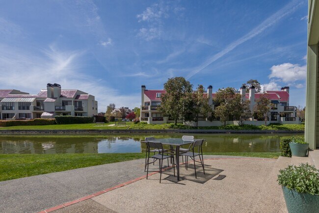 Building Photo - Waterfront Property with Stunning Views, L...