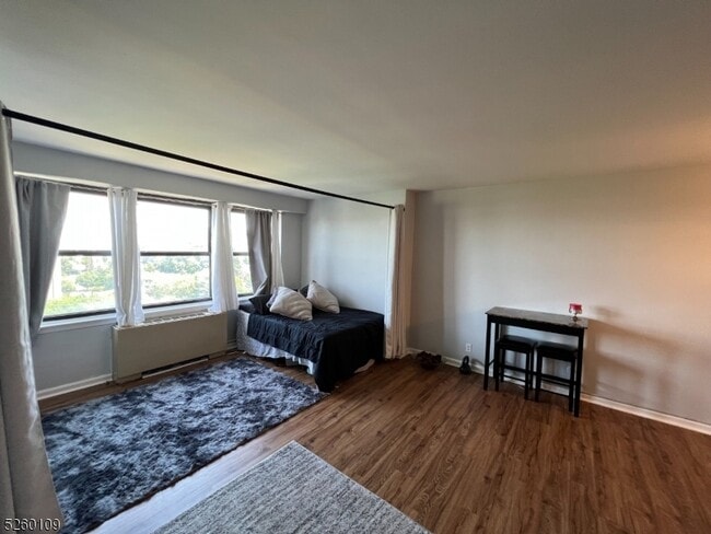 Building Photo - 285 Aycrigg Ave