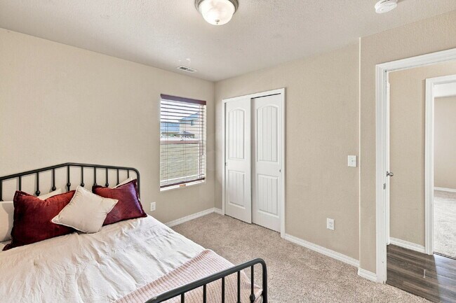 Building Photo - 10864 Traders Pkwy