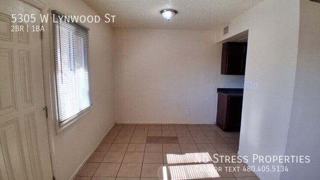 Building Photo - 5305 W Lynwood St