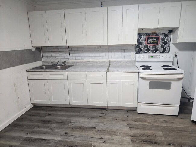 Building Photo - 2 bedroom 1 bed