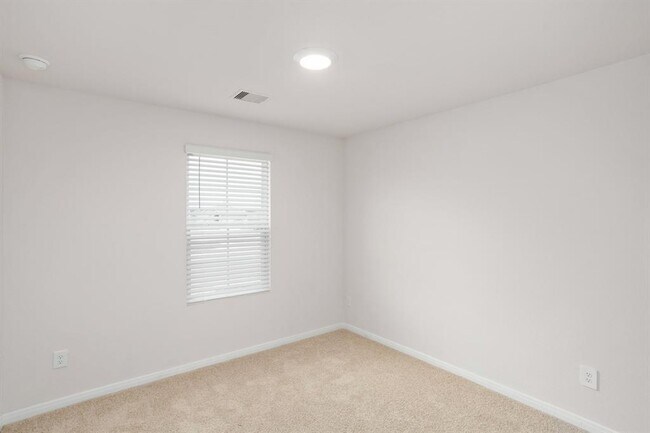 Building Photo - 1421 Havelock Wy