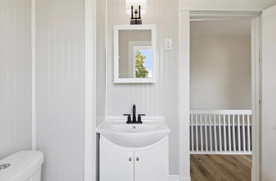 Building Photo - 1115 Laurel Ave