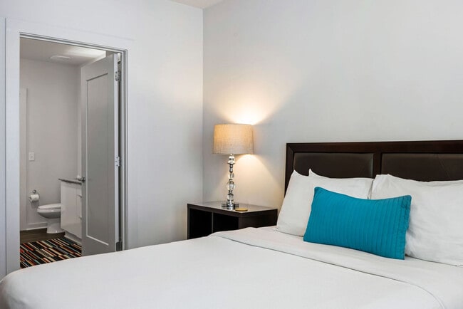 Building Photo - 1270 Spring St NW