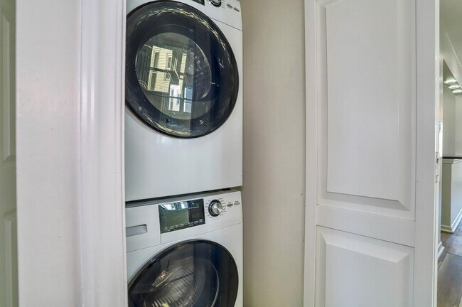 Building Photo - 157 Neptune Ave