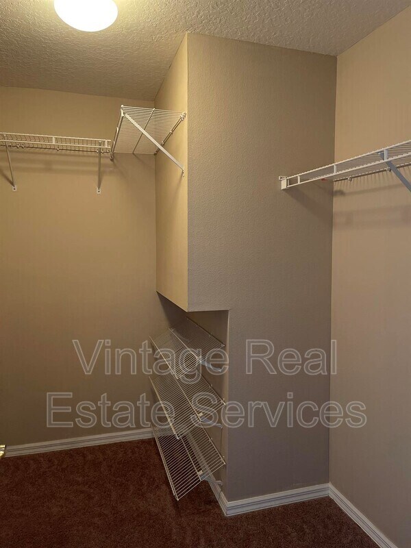 Building Photo - 1930 Grenville Ct