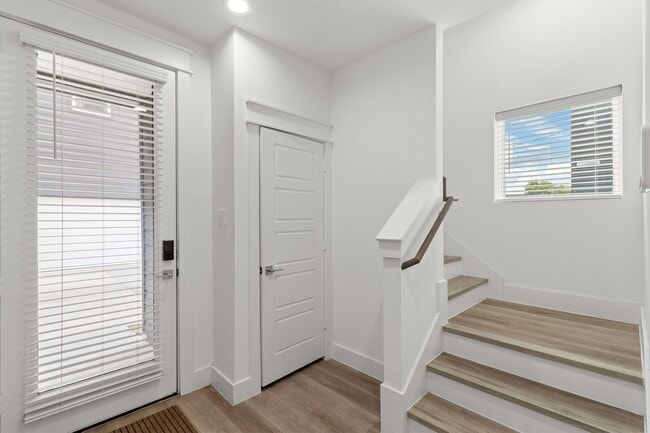 Building Photo - 517 Schweikhardt St