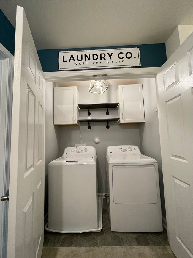 Building Photo - Huntington Pointe