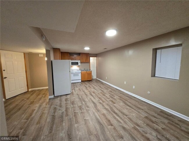 Building Photo - 614 S 19th Ave