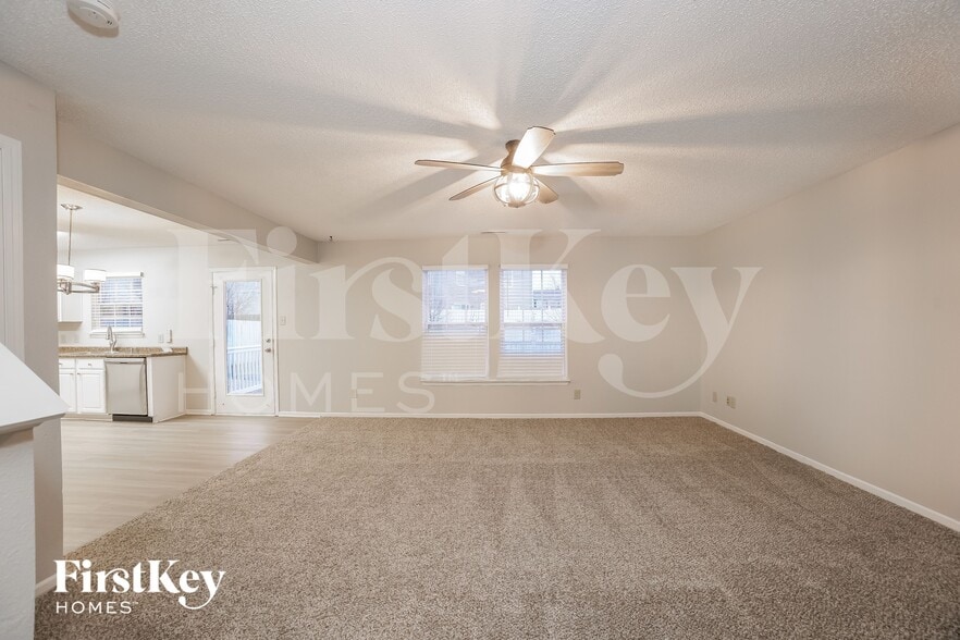 Building Photo - 10814 Albertson Dr