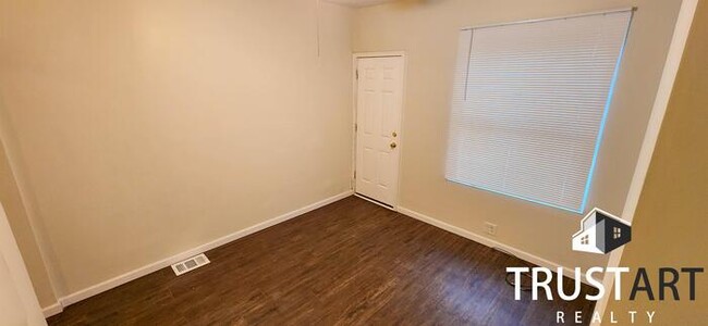 Building Photo - 3 bedroom house with backyard and basement.